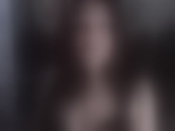 aisha_white01