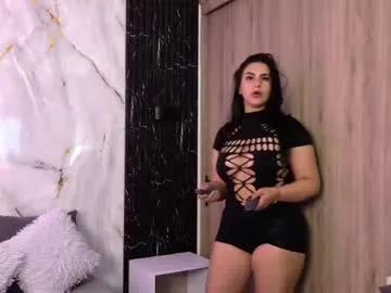chloe_toms