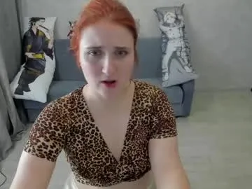 elsa_hot_here