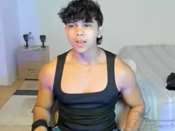 noah_prada14