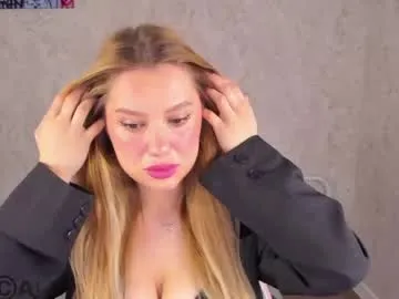 shakira_lux